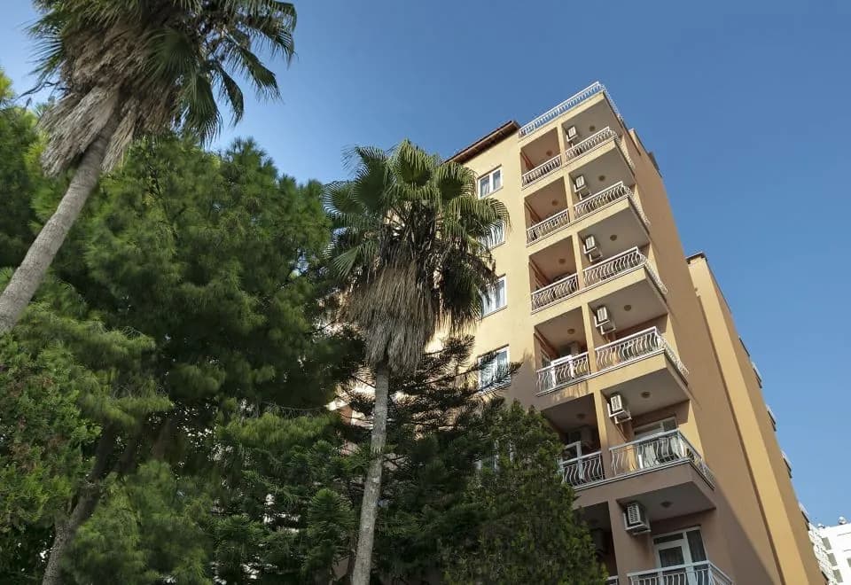 Lara Dinc Hotel