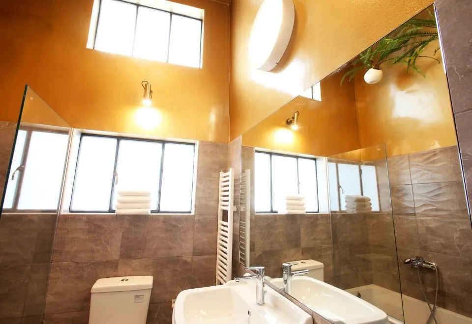 Live in Athens, Thissio suites