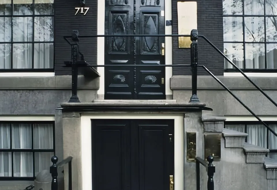 Hotel 717