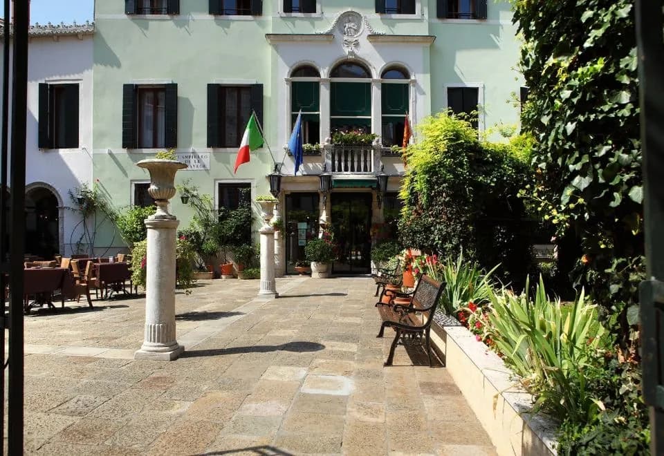 Pensione Accademia - Villa Maravege