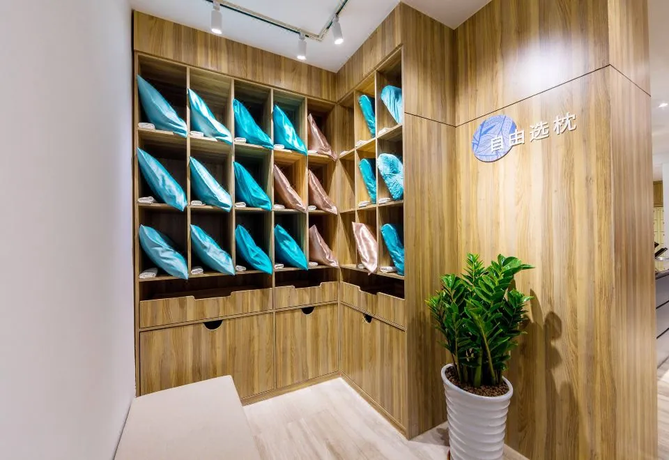 Hanting Youjia Hotel (Shanghai Dapuqiao Sun Moon Light Center)