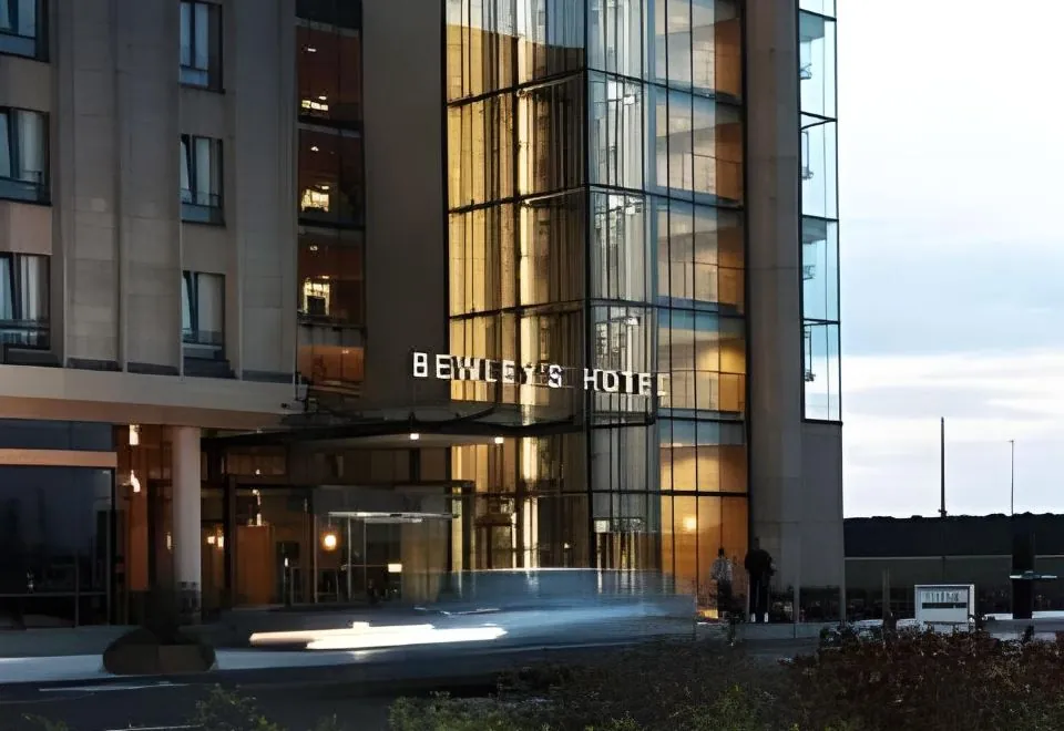 Clayton Hotel Dublin Airport