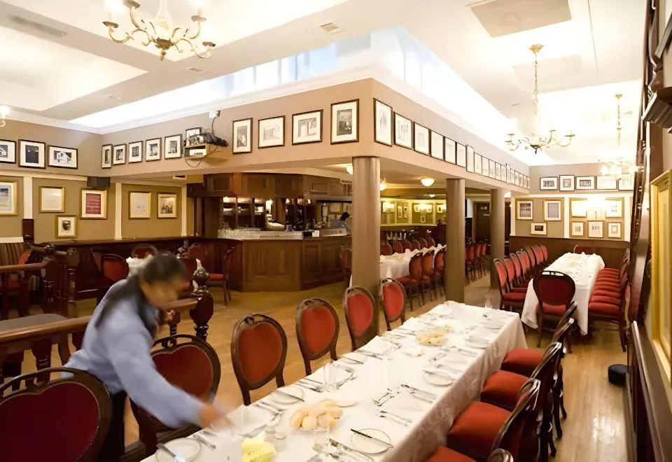 The Lansdowne Hotel