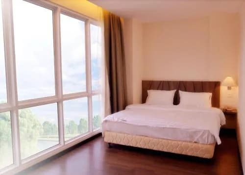 9 Square Hotel