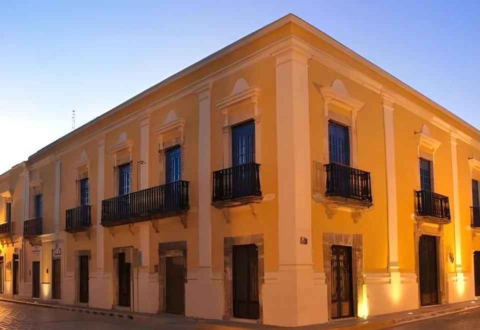 Hotel Plaza Colonial