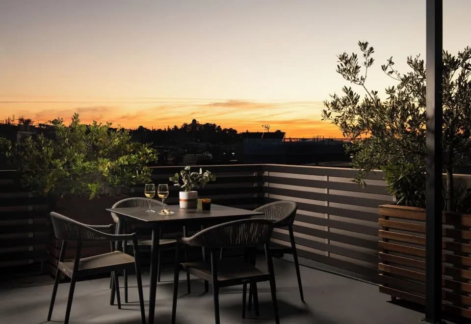 Urban Nest - Suites & Apartments
