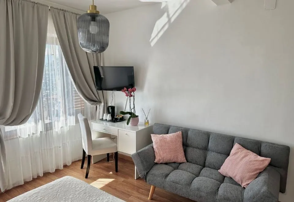 Villa Greta Hotel Rooms & Suites