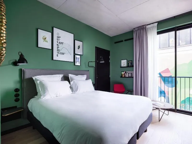 Bed & Coworking
