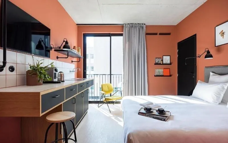 Bed & Coworking
