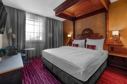 KING's Hotel First