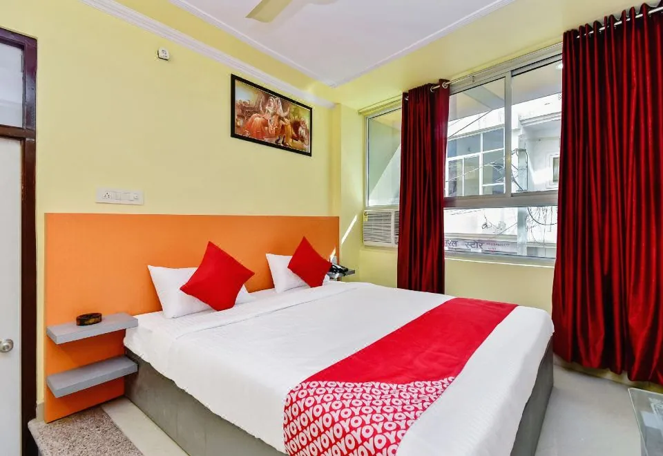 OYO 28054 Hotel Suraj Villa