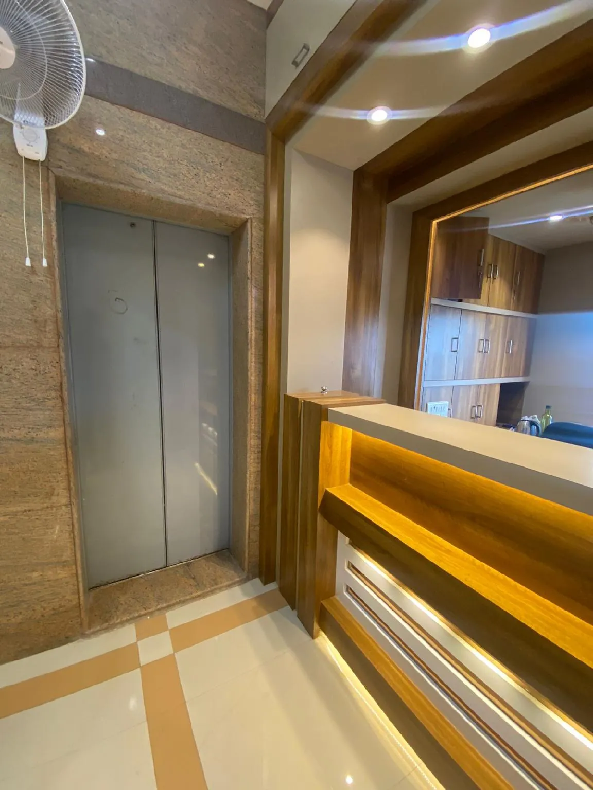 HOTEL BKC CROWN - NEAR TRADE CENTRE