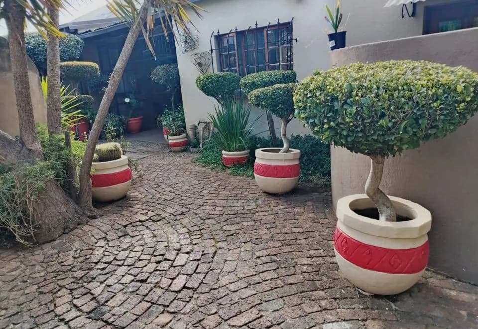 84 on Fourth Guest House