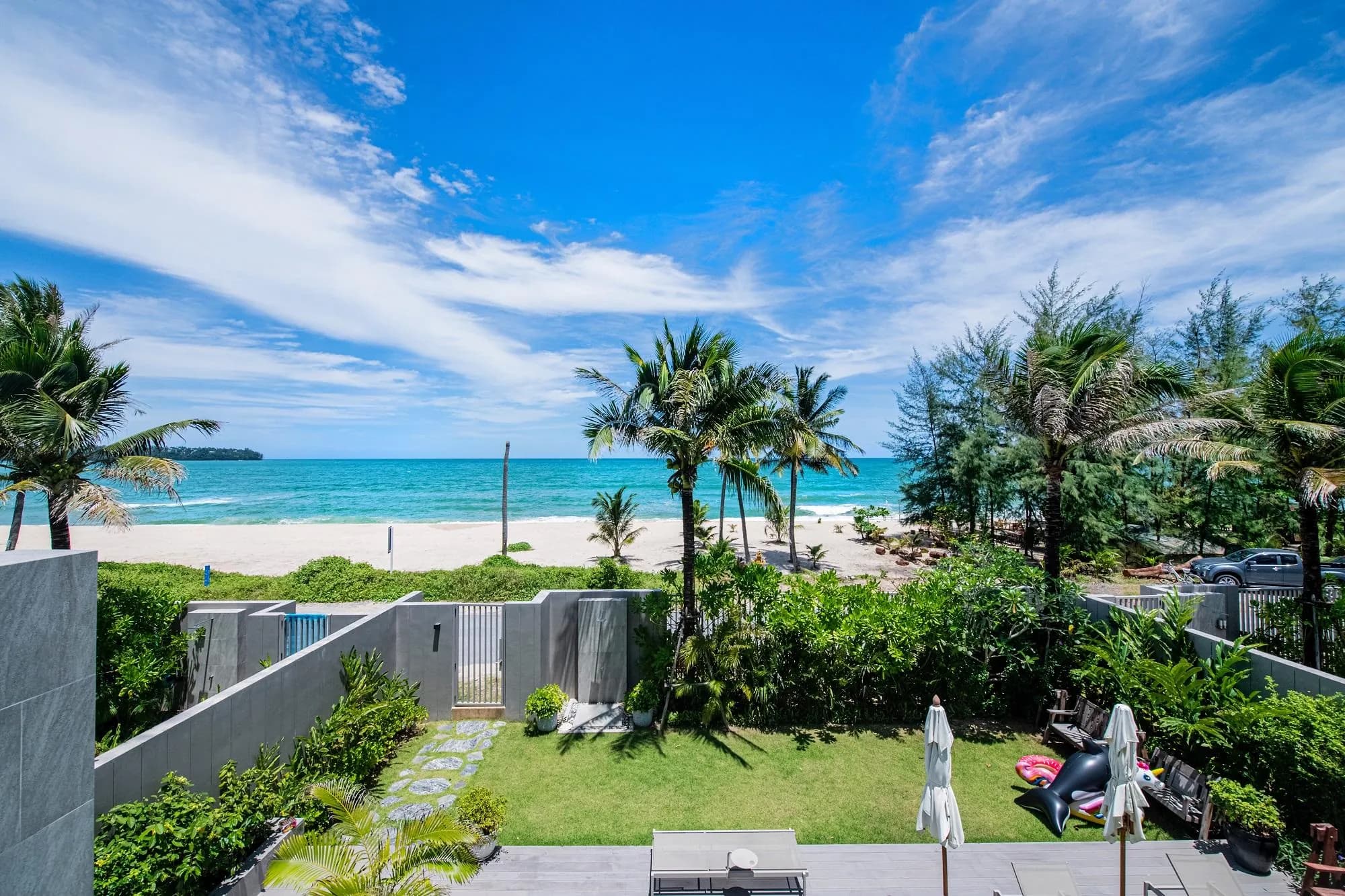 Beachfront Residence - Stunning Sea View