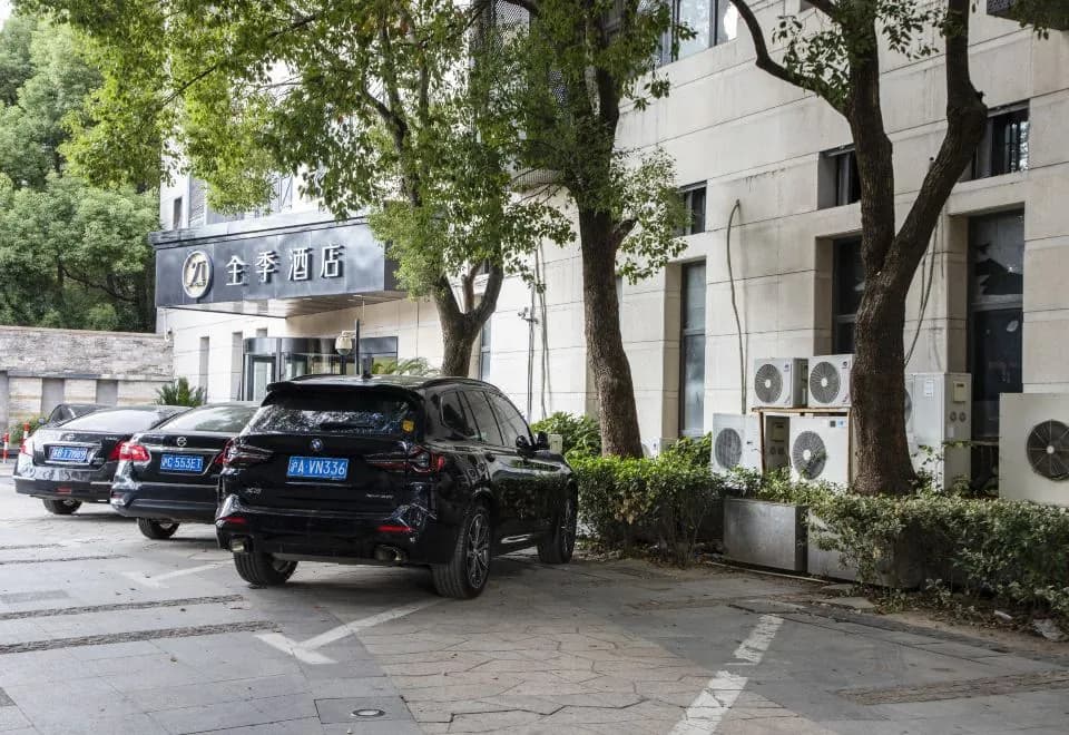 Ji Hotel (Shanghai Zhangjiang Road Metro Station)