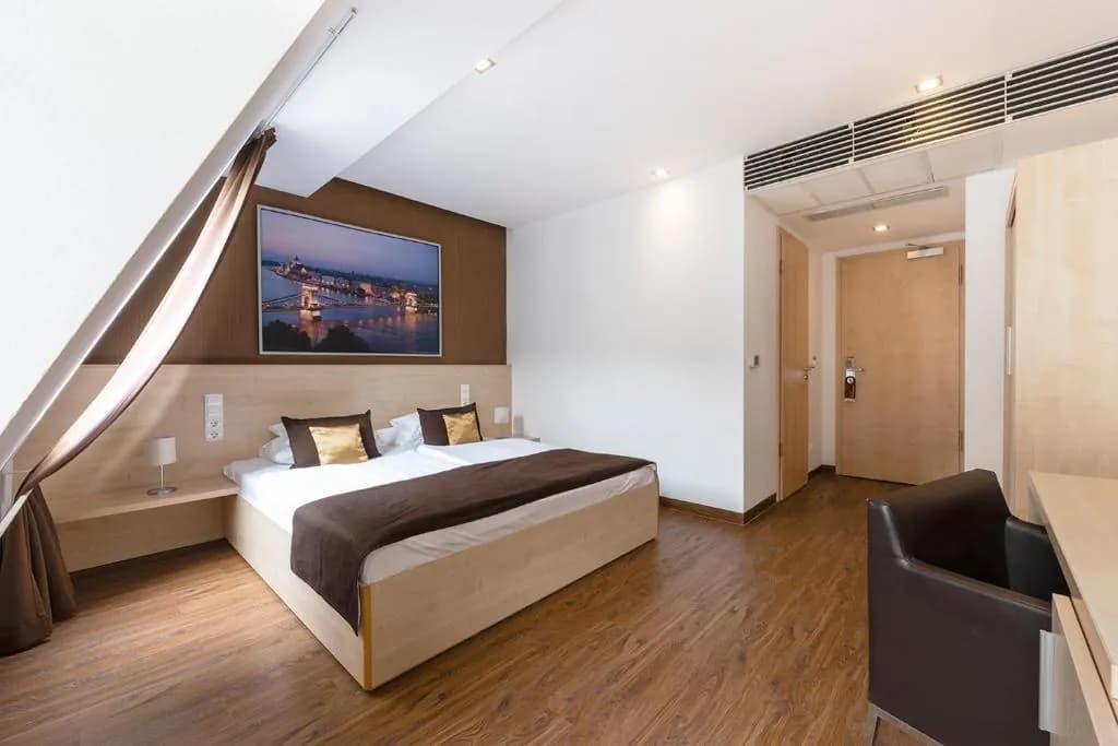 Promenade City Hotel