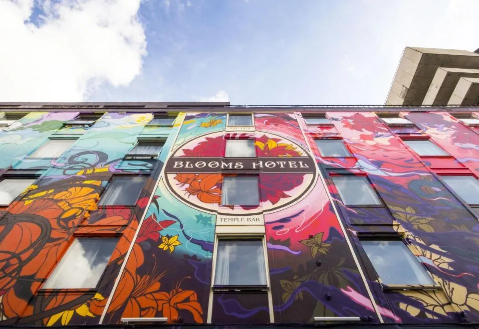 Blooms Hotel