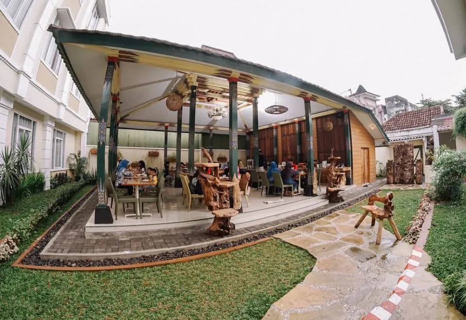 Summer Season Boutique Hotel
