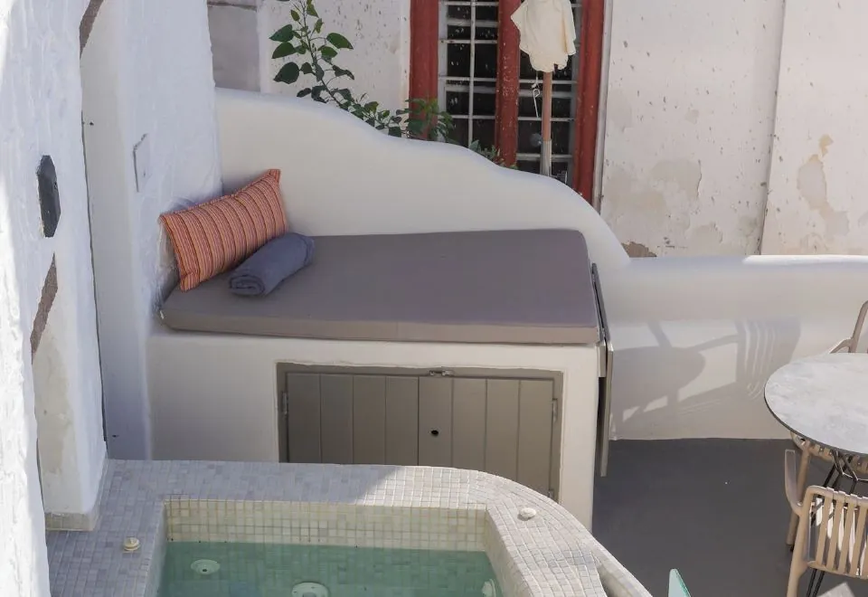 Aperto Suites - Adults Only