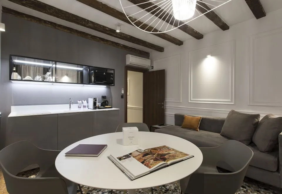 San Marco Suite 755
