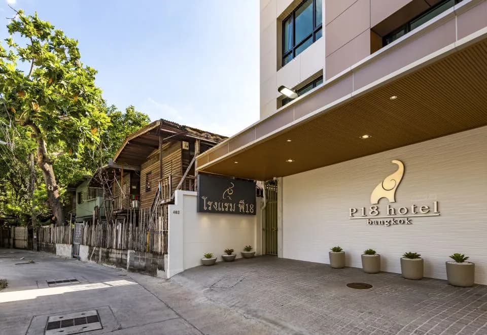 P18 Hotel