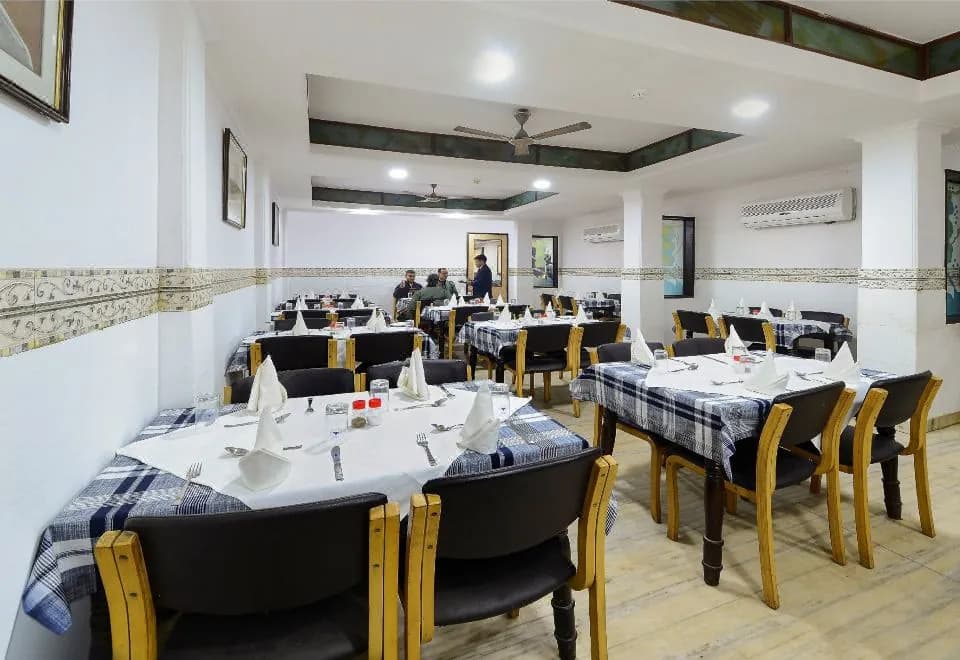 Hotel Ashish Palace