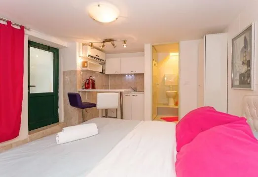Studio Varos