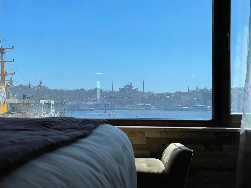 Weingart Port Hotel