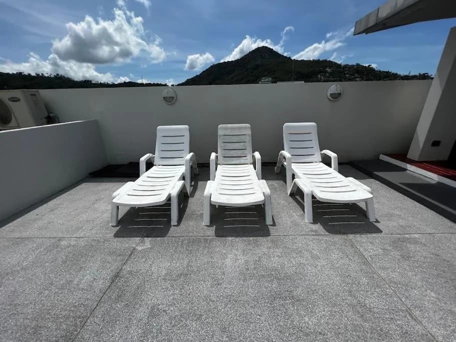 Luxurious 3BR Penthouse: Stunning Ocean Views