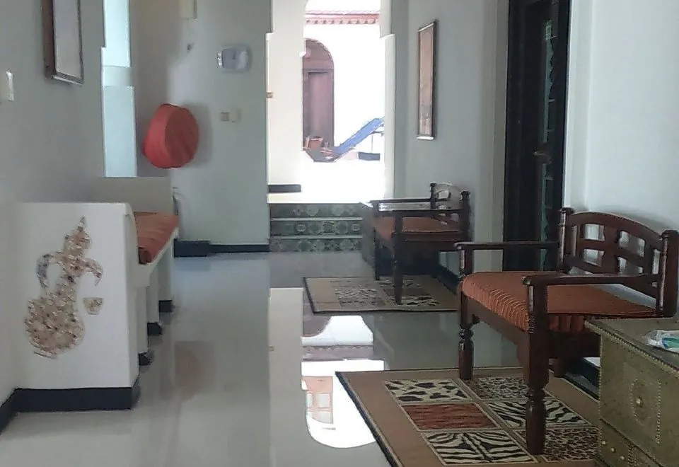 Tausi Palace Hotel