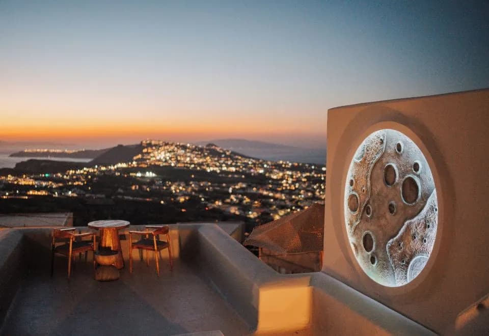 Luna Santorini Suites