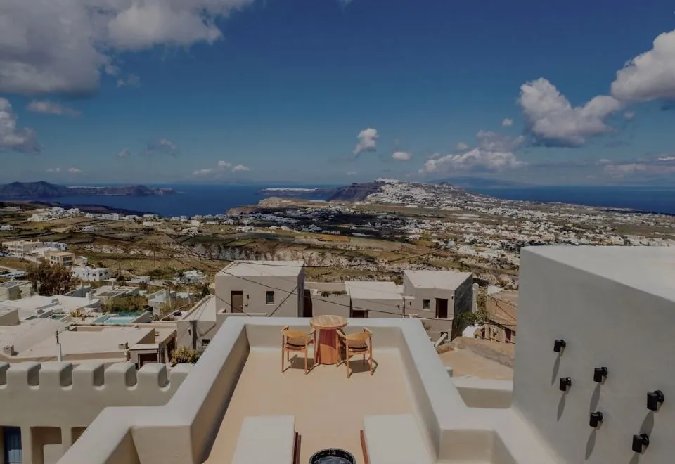 Luna Santorini Suites