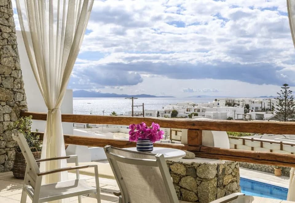 Pelican Bay Hotel