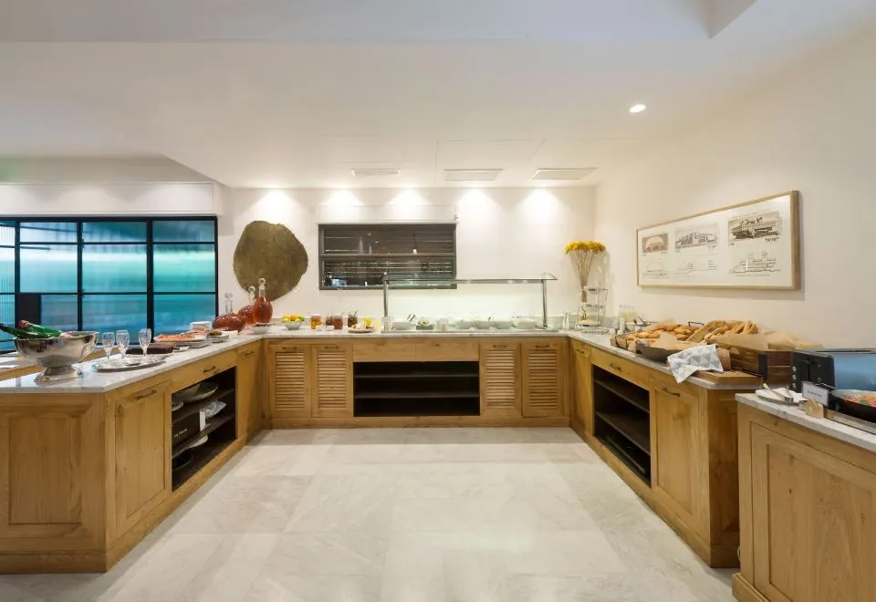 Lily & Bloom Boutique Hotel