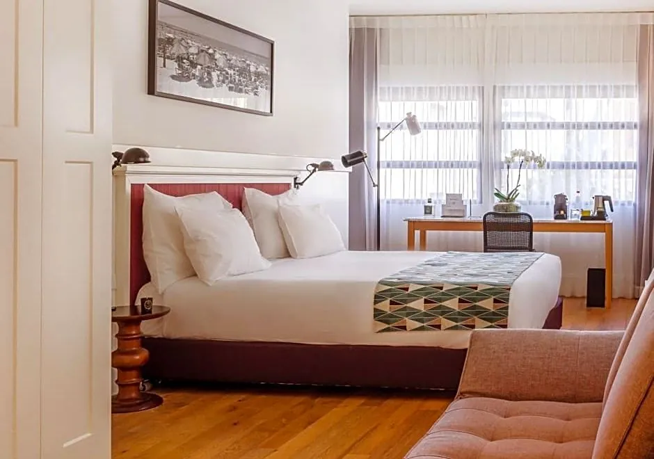 Lily & Bloom Boutique Hotel
