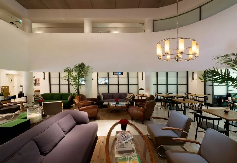 Lily & Bloom Boutique Hotel