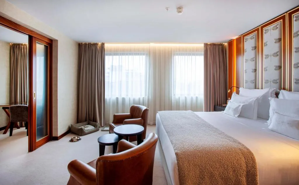 Wine & Books Porto Hotel