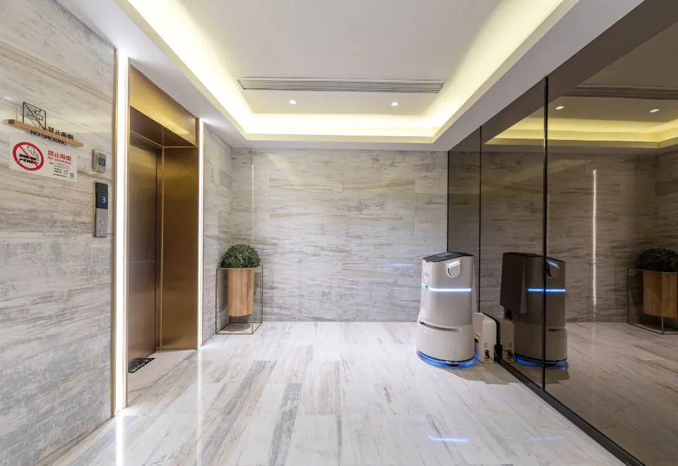 Ji Hotel (Shanghai Jiangning Road Metro Station)