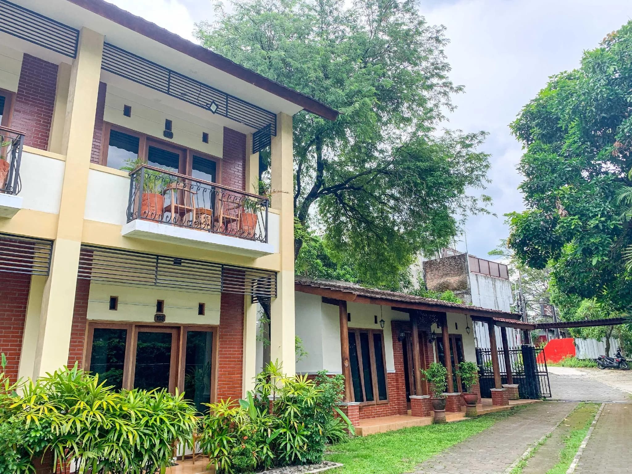 Urbanview Sasono Putro Condongcatur by RedDoorz