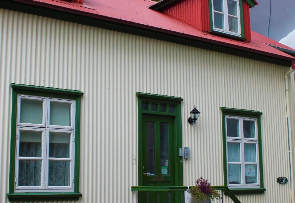 Grettir Guesthouse