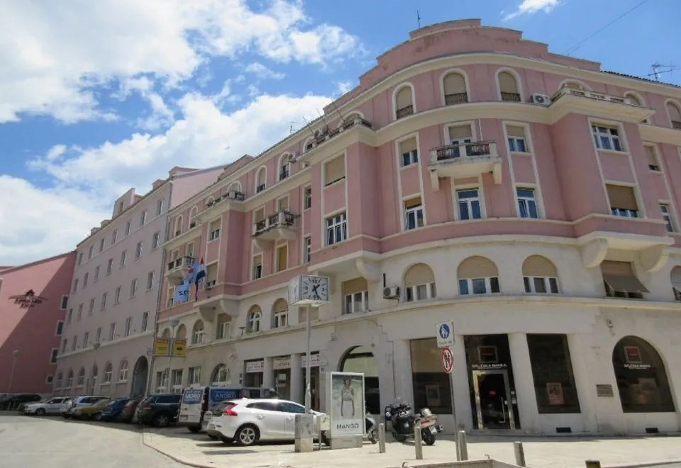 Starlight Luxury Rooms