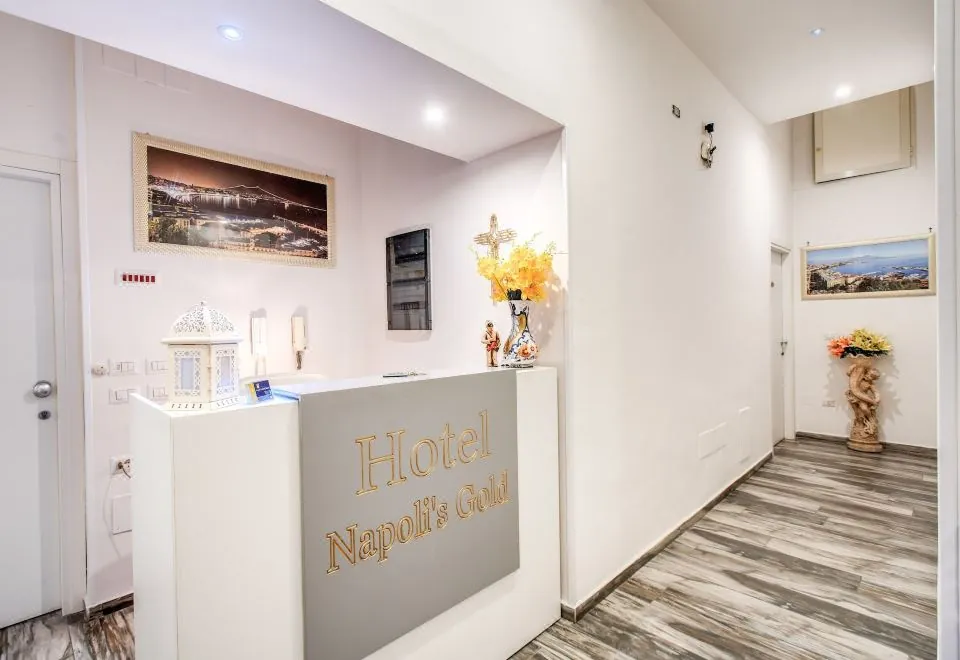 Napoli's Gold Hotel