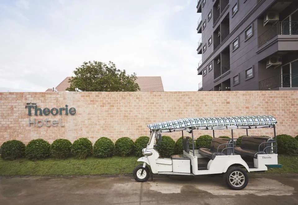 Theorie Hotel Sukhumvit 107 by Tolani