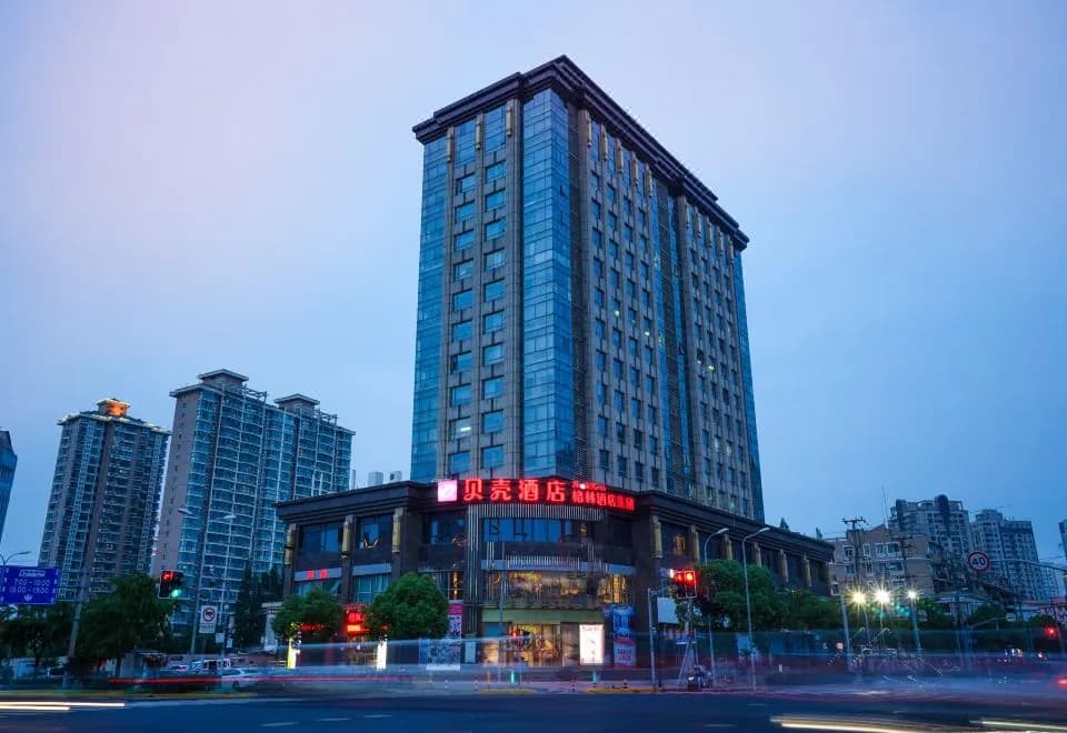 Shell Hotel ( shanghai Wujiaochang Metro)