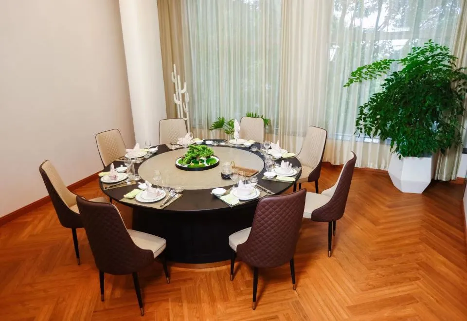Regal Jinfeng Hotel
