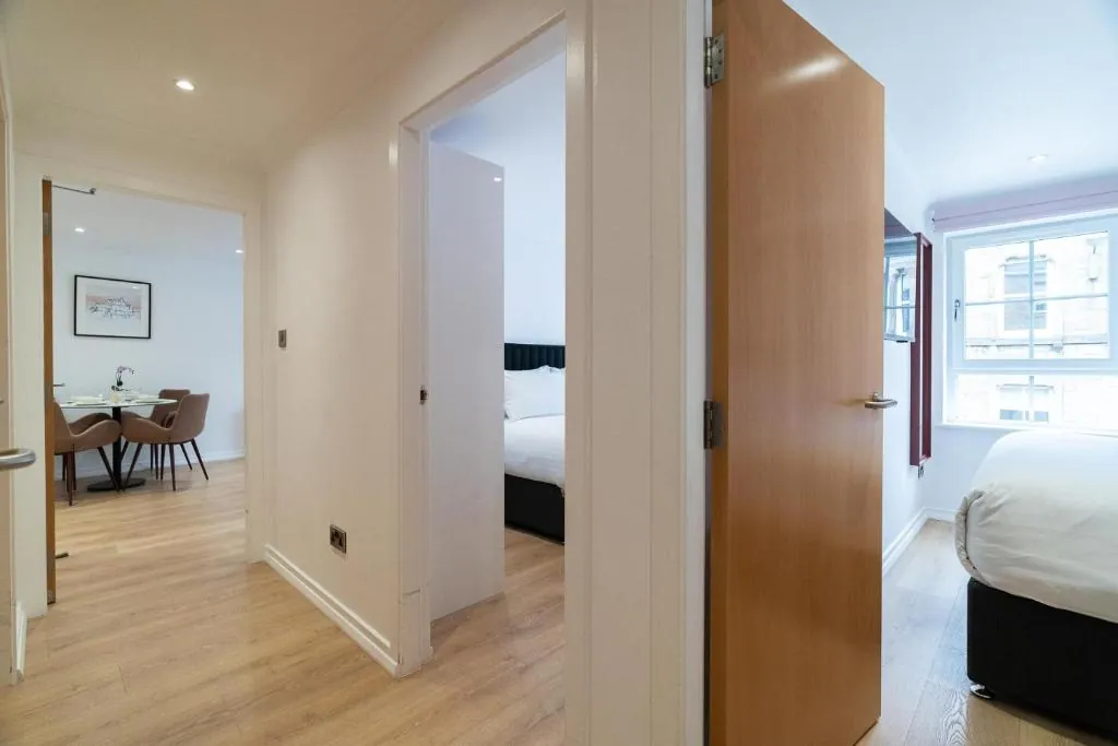 PREMIER SUITES Edinburgh Fountain Court