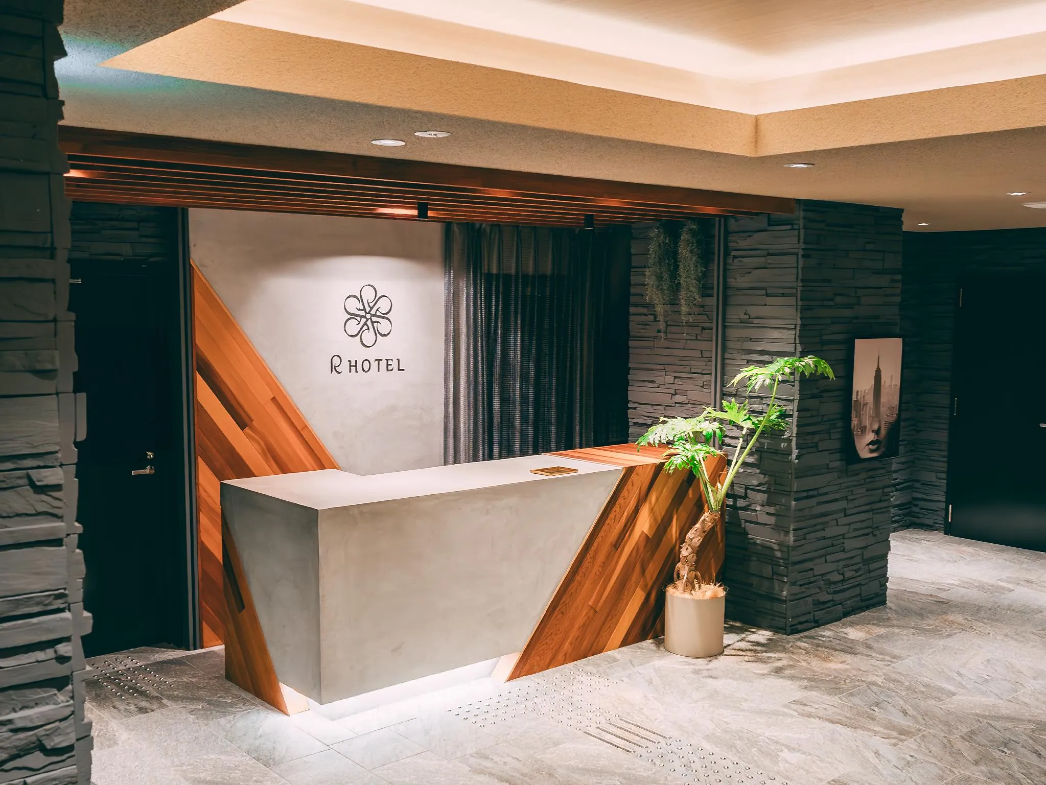 R Hotel Honmachi