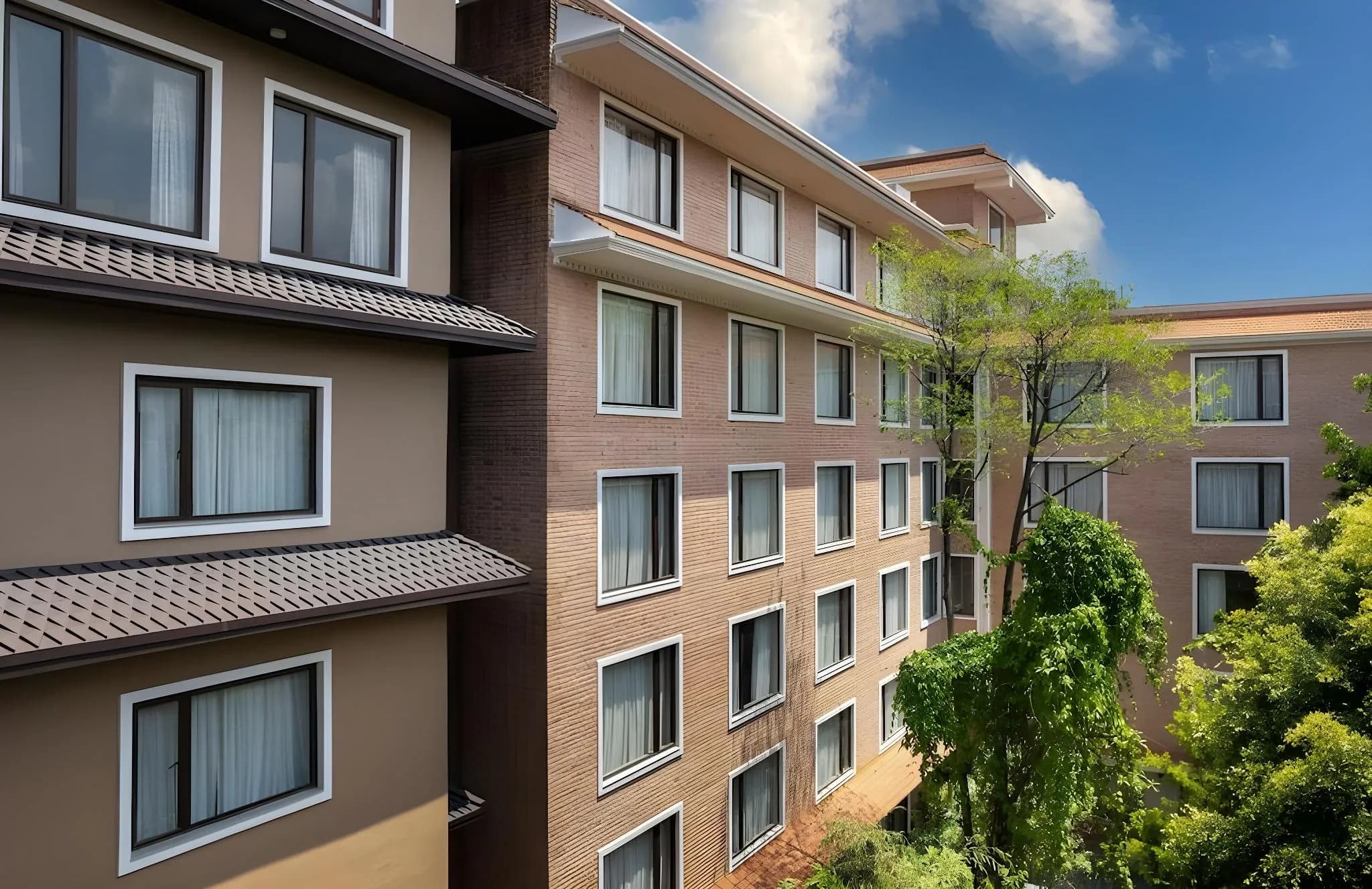 Hotel Thrive, A Tropical Courtyard