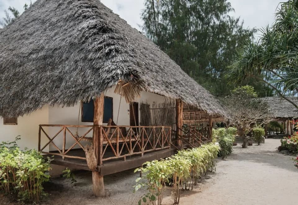 Hakuna Majiwe Beach Lodge