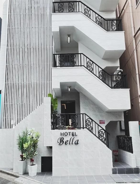 HOTEL BELLA